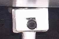 Photo du système photo télécommandé. ici elle est zoomé... la photo agrandi montre où il est placé... C'est un appareil argentique classique